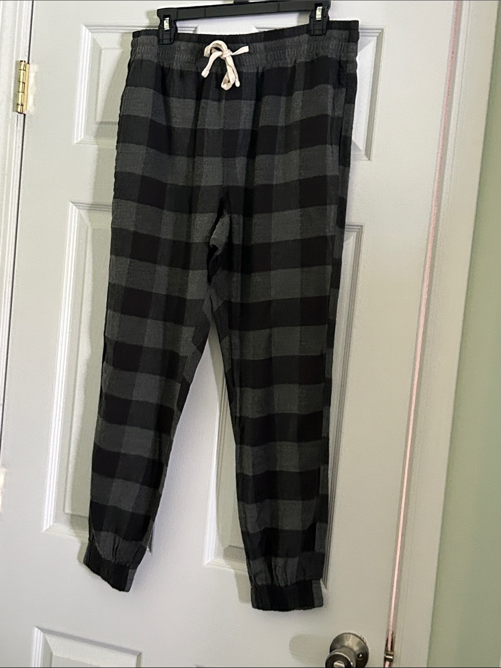 American Eagle Outfitters Black and Gray Plaid men’s Joggers